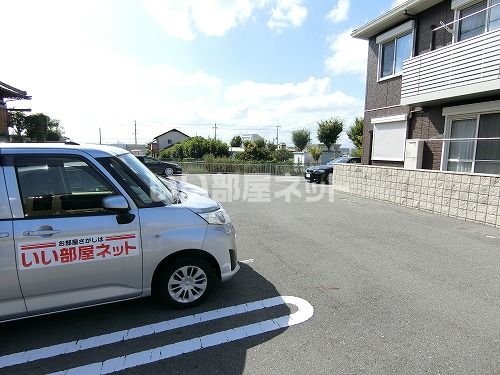 【小野市王子町のアパートの駐車場】