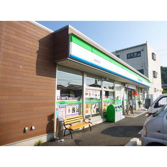 コンビニ　ファミリーマート須坂臥竜店（コンビニ）まで963m