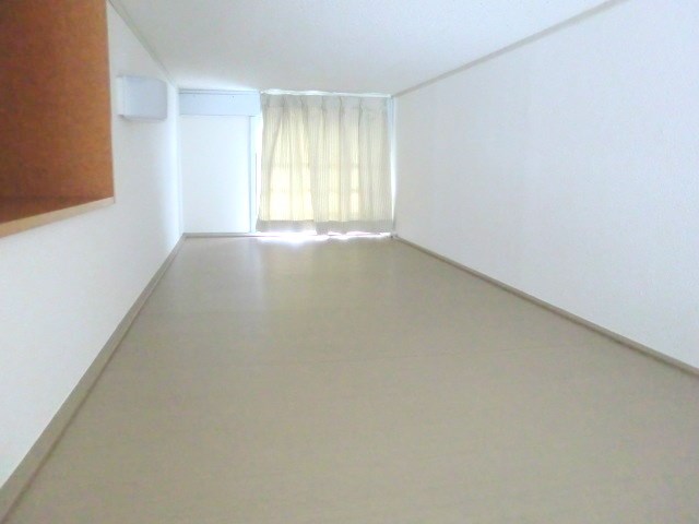 その他部屋・スペース　ロフトの奥には窓があり風が通ります