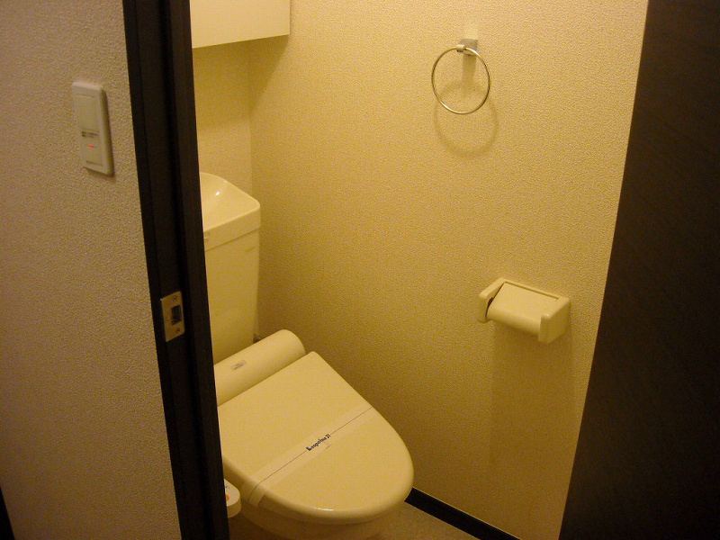トイレ　ウォシュレット付のトイレです。