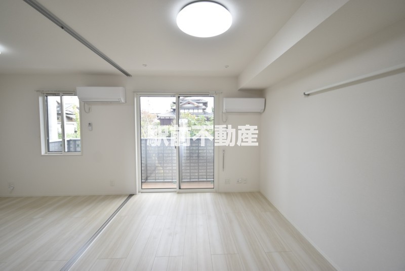 居室・リビング　類似物件写真です。