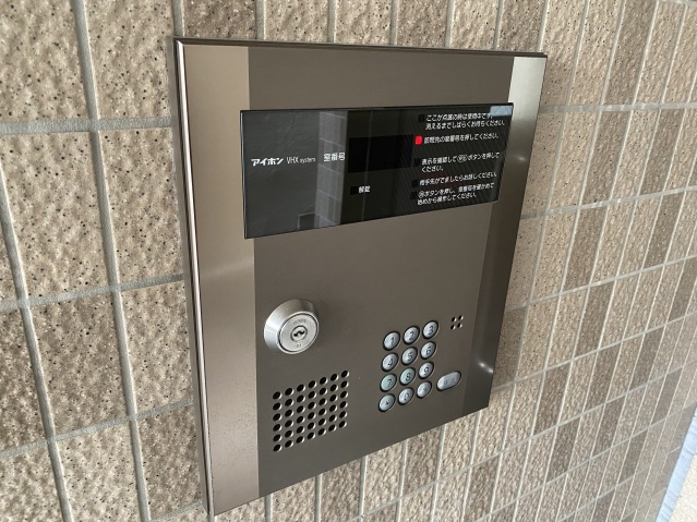 エントランス　オートロック付で安心！