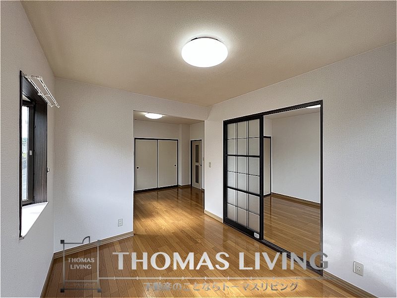 居室・リビング　2面採光で日当たり良好ですよ。