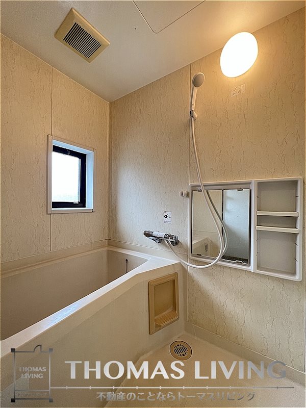 バス・シャワールーム　小窓があり換気がしやすいですね。