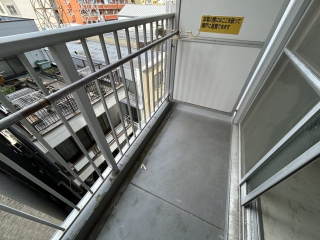 バルコニー　同物件別号室の写真です。