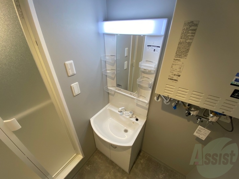 洗面設備　シャンプードレッサー。身支度はここでばっちりですね。