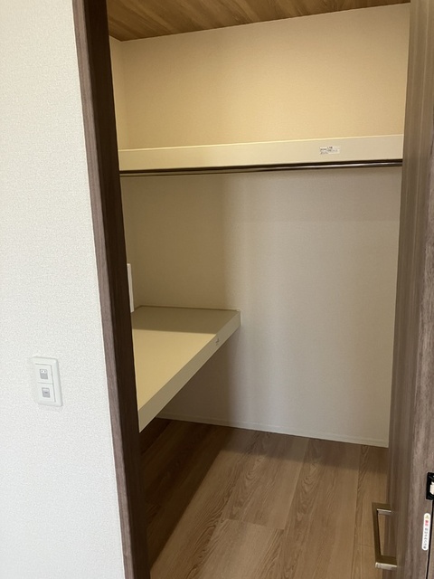 収納　２０３　ウオークインクローゼット