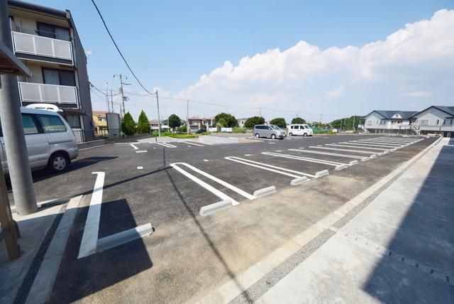 駐車場　広い駐車場