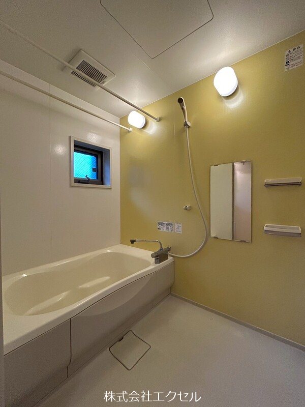 バス・シャワールーム　浴室乾燥機・追い炊き機能付きです。