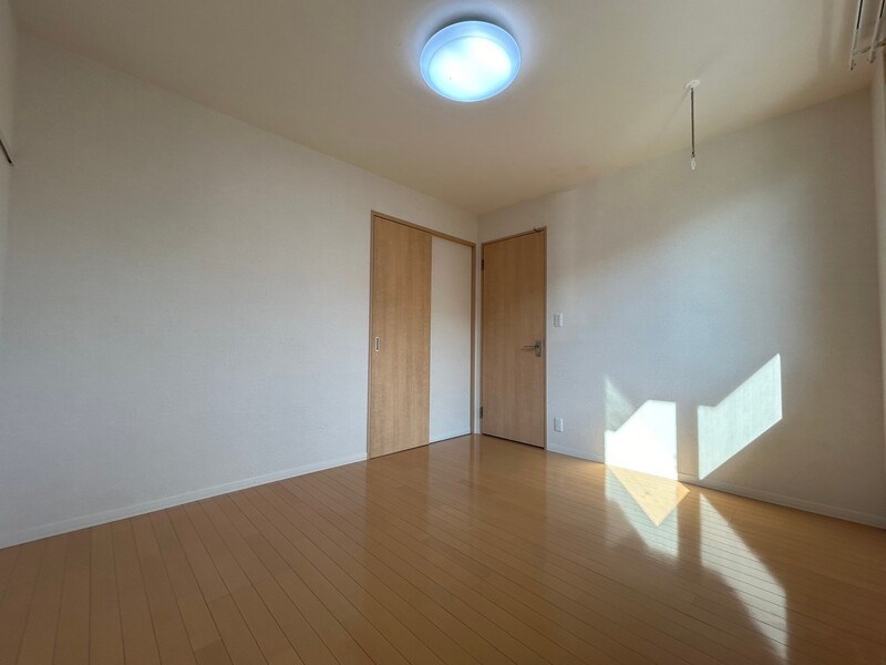 その他部屋・スペース　6.3畳の広々とした洋室のお部屋です。