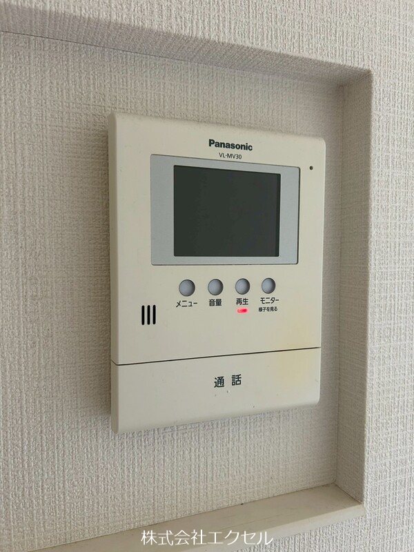 セキュリティ　モニター付きインターフォン完備です。