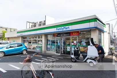 コンビニ　ファミリーマート（コンビニ）まで786m