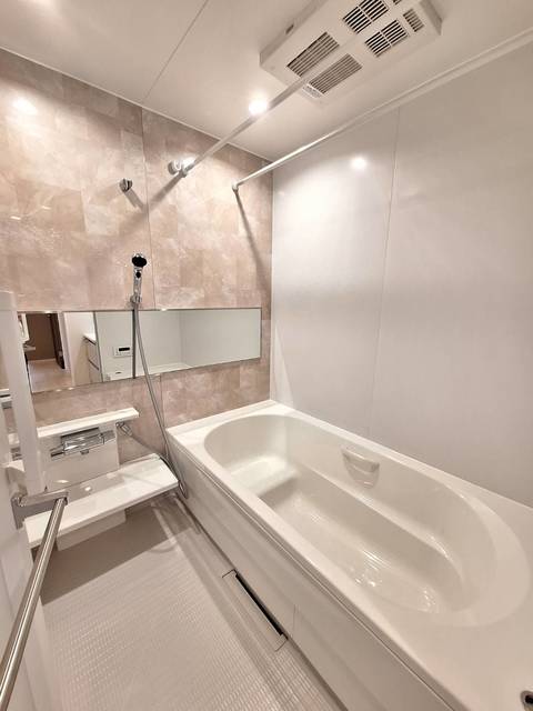 バス・シャワールーム　清潔感のあるバスルーム