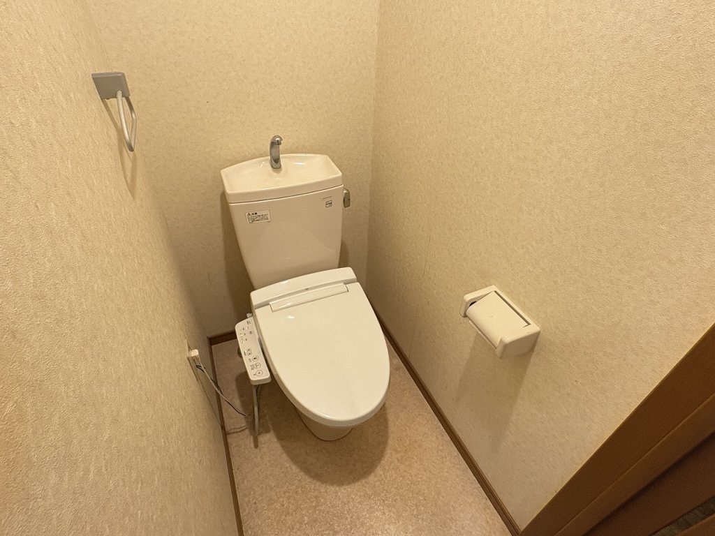 トイレ　嬉しいウォシュレット完備