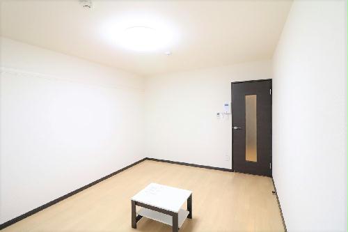 居室・リビング　大型家具家電付きにより初めての一人暮らしの方も安心！