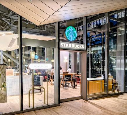 飲食店　スターバックスコーヒー高輪ゲートウェイ駅店（飲食店）まで638m