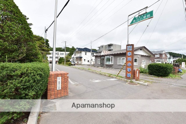 小学校　赤川小学校（小学校）まで1995m