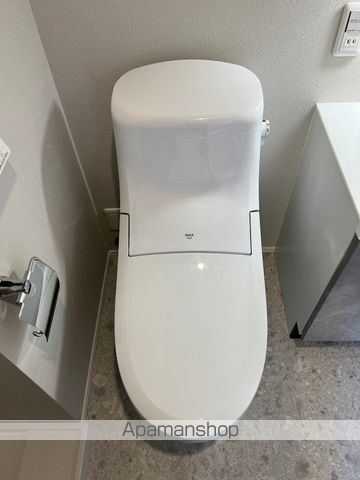 都営大江戸線 落合南長崎駅 徒歩3分 5階建 築4年のトイレ写真