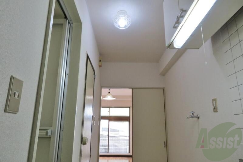 玄関　一直線に真っ先にお部屋にインです。帰ったらまず飯ですね