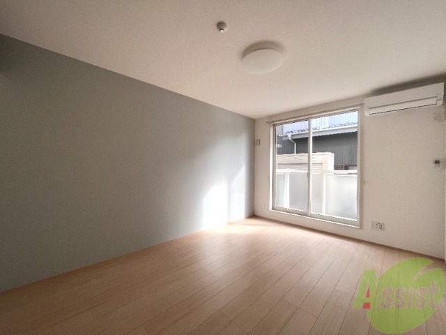 居室・リビング　８帖の洋室です。生活のメインとなる部屋ですね。