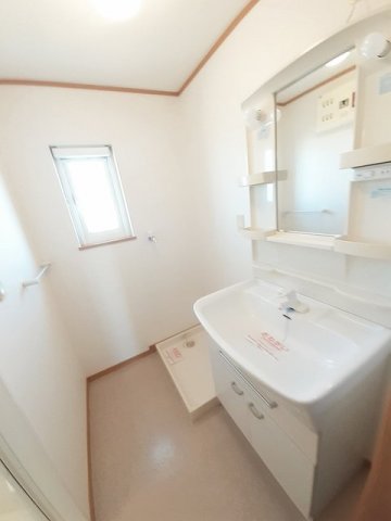 洗面設備　コンパクトで使いやすい洗面所