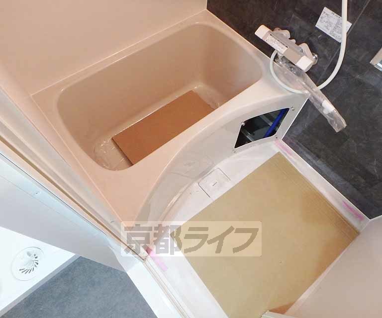 バス・シャワールーム　バスルームです