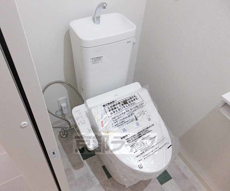 トイレ　ウォシュレット付きです・