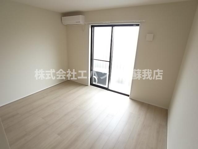 居室・リビング　こちらのリビングで趣味の時間をお楽しみください