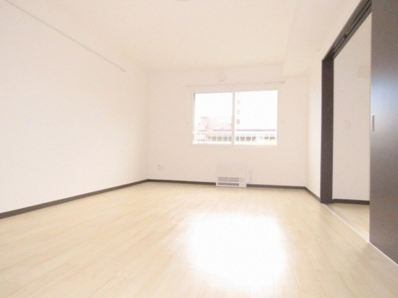 居室・リビング　明るく広々リビングスペース♪