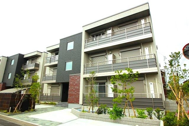 建物外観　オートロック、エレベーター有の新築シャーメゾン