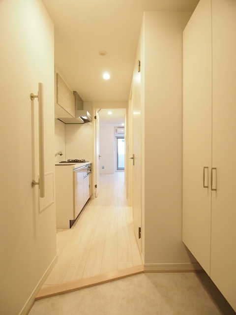 玄関　フラットな入口なのでお部屋に入った瞬間から明るい印象です