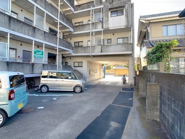 駐車場　現況が相違する場合は現況を優先致します。