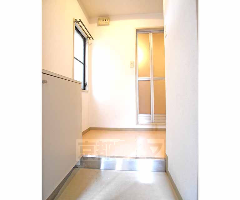 その他部屋・スペース　ゆったりしたスペースがある廊下です。