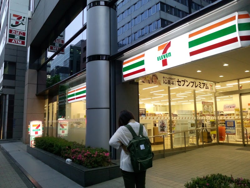 コンビニ　セブンイレブン八丁堀2丁目店（コンビニ）まで105m