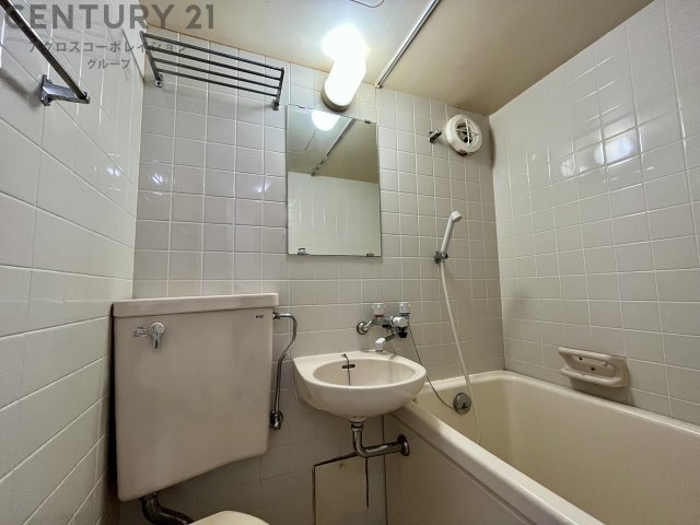 洗面設備　浴室内に洗面台付き！