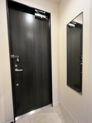 玄関　玄関ライト人感センサー搭載で自動的に点灯します♪