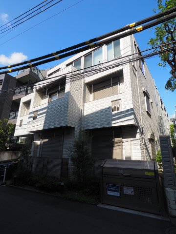 建物外観　新大久保ど真ん中！大久保駅徒歩3分の駅近好立地！