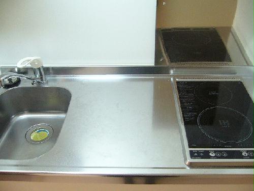 キッチン　ＩＨコンロ２口付き。