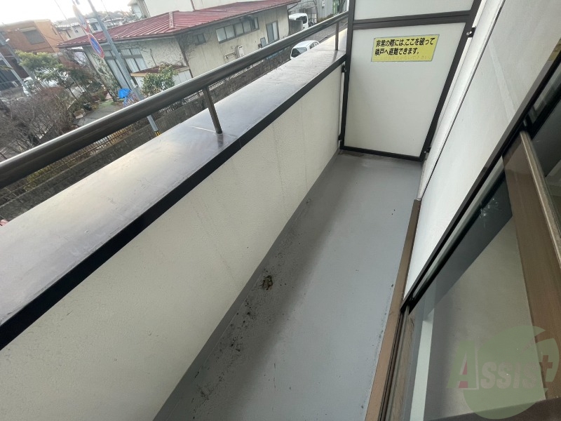 バルコニー　バルコニーが付いているので晴れた日は洗濯物が沢山干せますね。