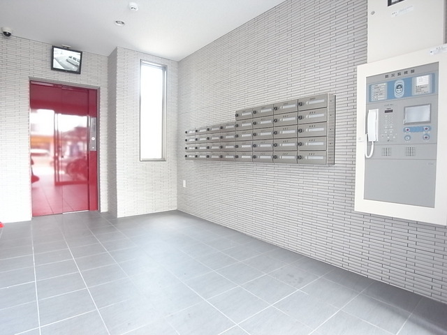 エントランス　エレベーター付いてます♪