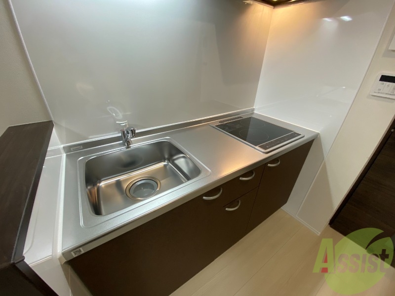 キッチン　キッチンはこちらのＩＨクッキングヒーター付きになりますね。