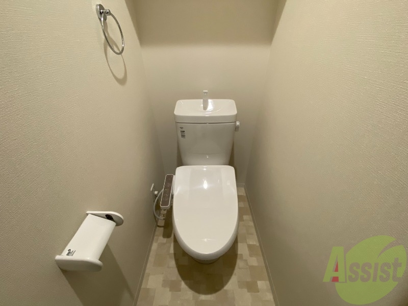 トイレ　トイレはこちらのウォシュレット付きになりますね。