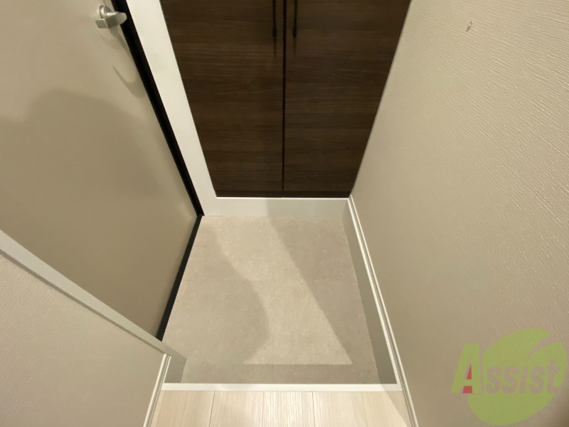 玄関　仕事から帰って迎えてくれるのはスタイリッシュな玄関です。