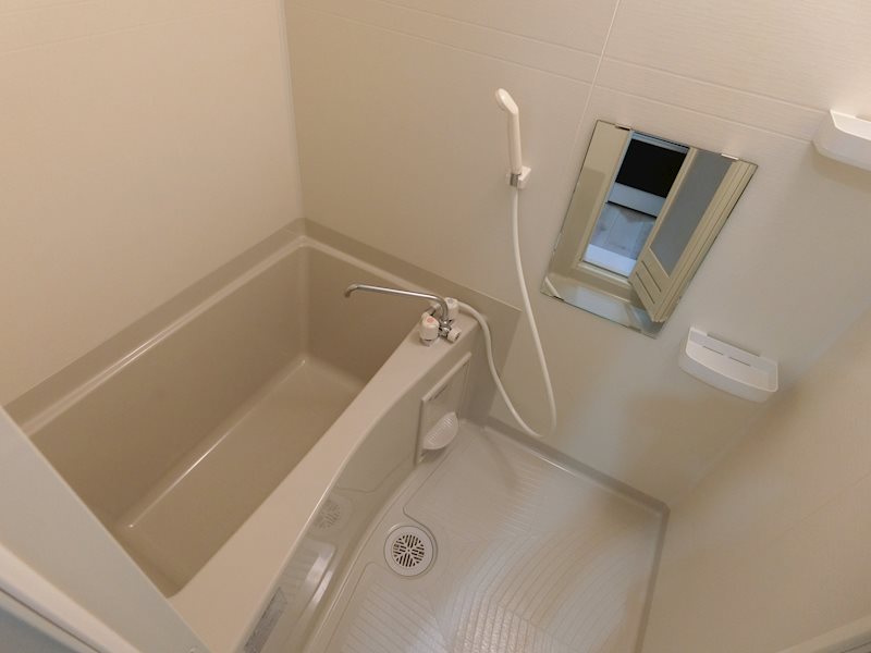 バス・シャワールーム　雨の日でも安心の浴室乾燥機付きです♪