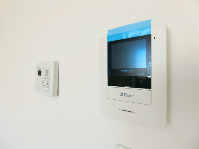 セキュリティ　女性の方でも安心のモニター付きインターフォン♪