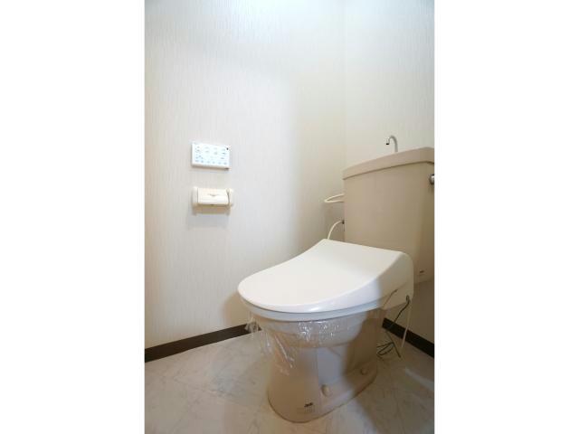 トイレ　温水洗浄便座付き