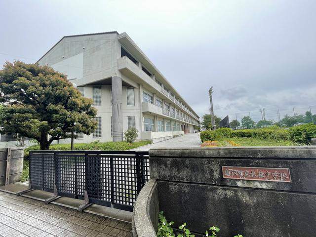 中学校　藤沢市立長後中学校（中学校）まで541m