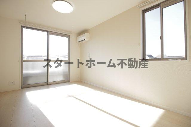 居室・リビング　こちらのリビングで趣味の時間をお楽しみください