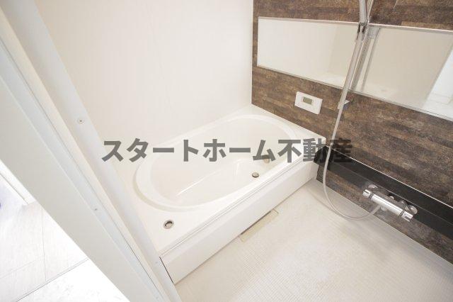 バス・シャワールーム　落ち着いた空間のお風呂です