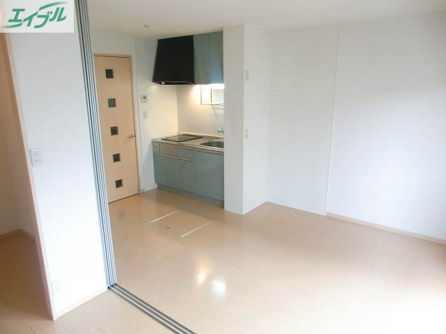 居室・リビング　明るい室内